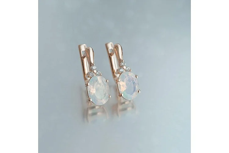 Серьги из красного золота с 2 опалами и 6 сапфирами