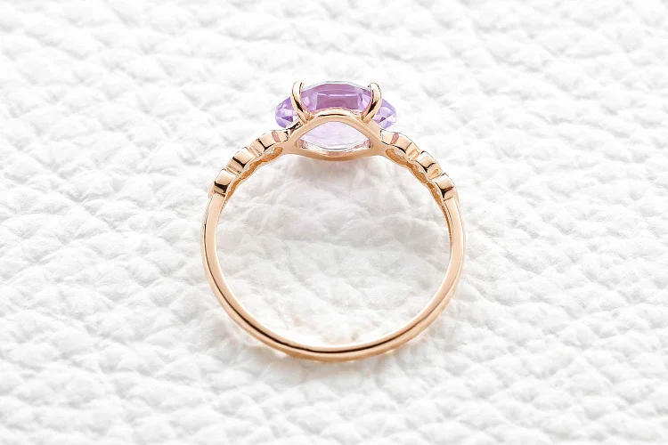 Кольцо из красного золота с аметистом и 6 фианитами