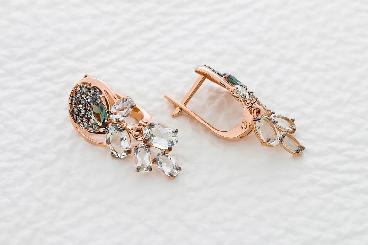 Серьги из красного золота с празиолитами, турмалинами и фианитами