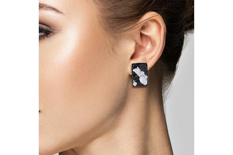 Бижутерные серьги Омега черно-белый