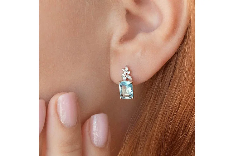 Серьги Цветы из красного золота с 2 топазами sky и 6 фианитами