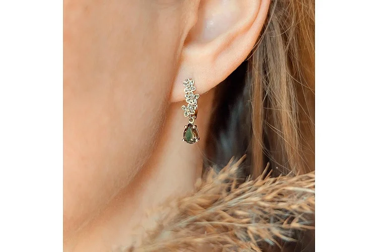 Серьги из красного золота с 32 раухтопазами