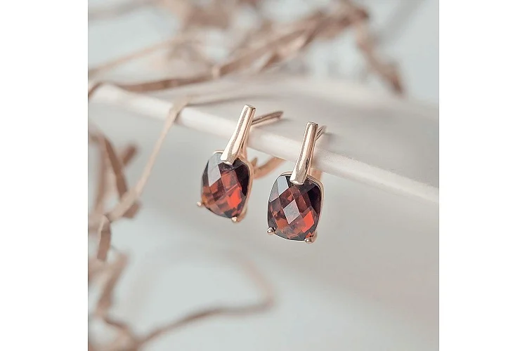 Серьги из красного золота с 2 гранатами