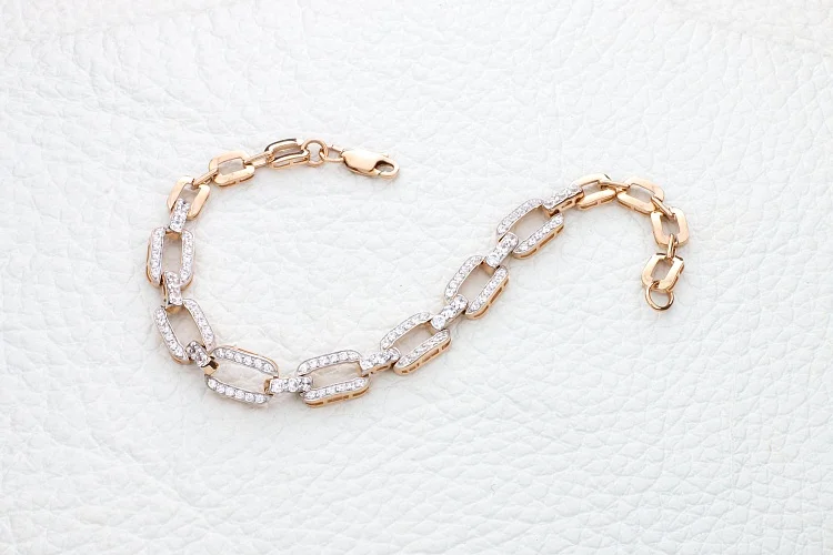 Браслет из красного золота с 108 фианитами