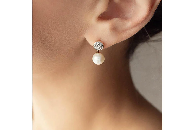 Серьги-пусеты из красного золота с 2 жемчужинами и 62 фианитами