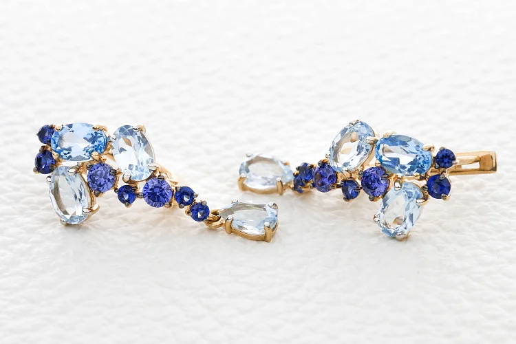 Серьги из красного золота с топазами sky, топазами swiss и фианитами