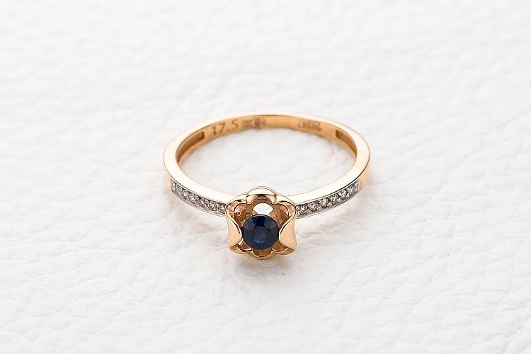 Кольцо Цветок из красного золота с сапфиром и 12 бриллиантами