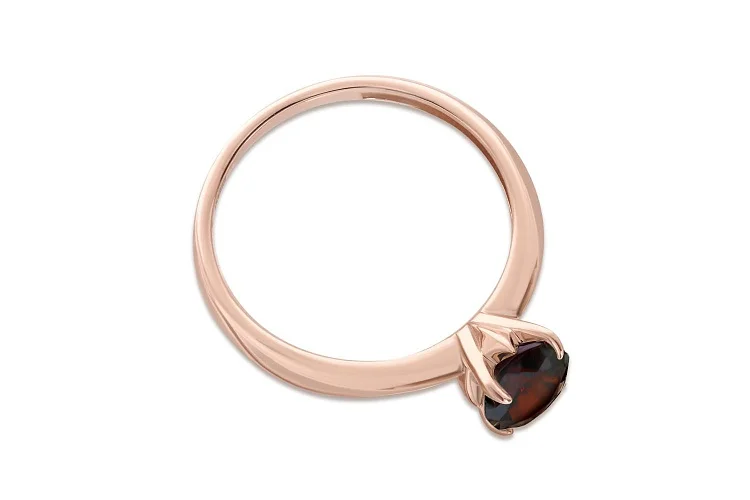 Кольцо из красного золота с гранатом