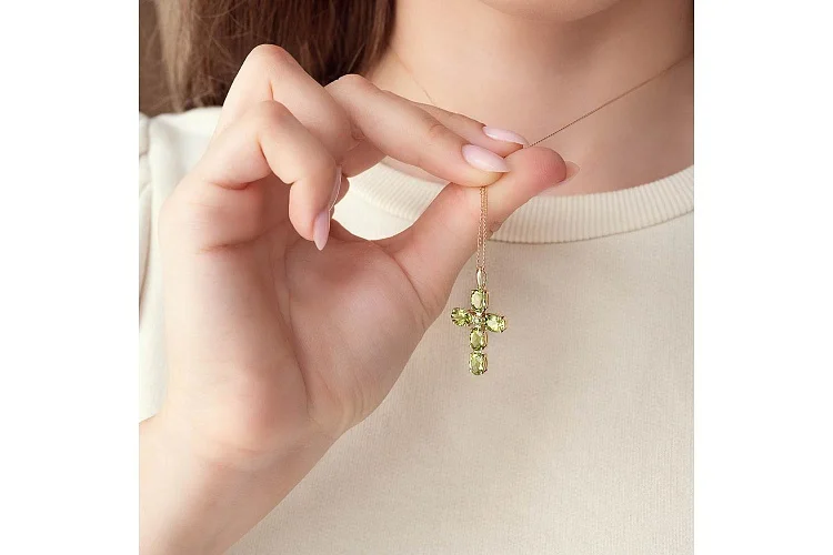 Крест из жёлтого золота с 6 хризолитами