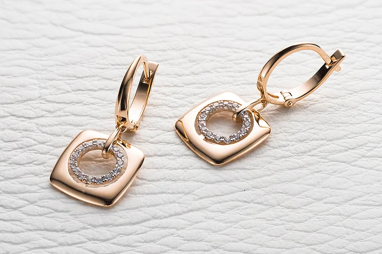 Серьги из красного золота с 28 фианитами