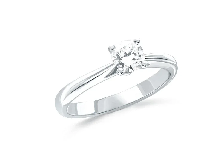 Кольцо из белого золота с бриллиантом