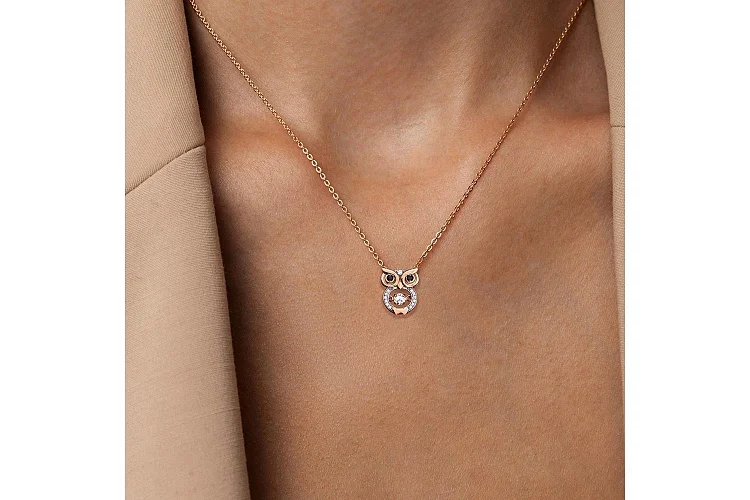 Подвеска Сова из красного золота с 14 муассанитами и 2 бриллиантами