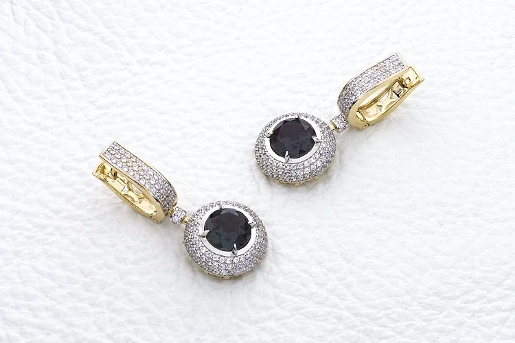 Серьги из жёлтого золота с 2 александритами и 278 фианитами