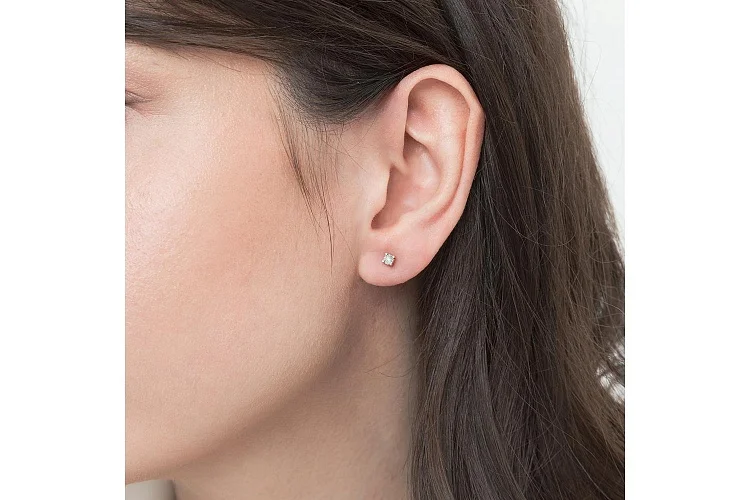 Серьги-пусеты из белого золота с 2 бриллиантами