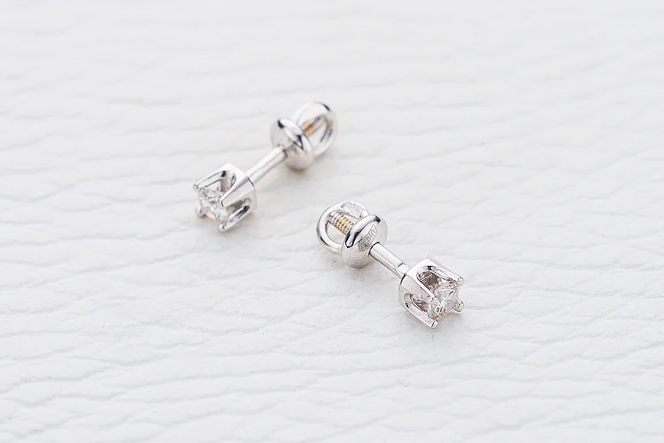 Серьги-пусеты из белого золота с 2 бриллиантами