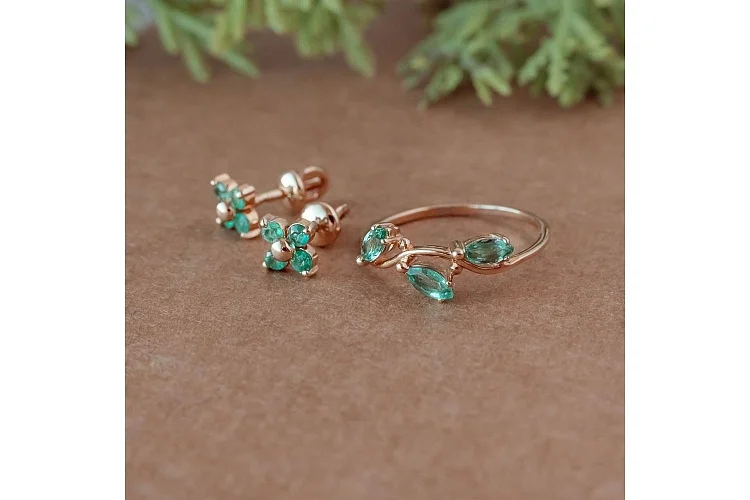 Кольцо из красного золота с 3 изумрудами