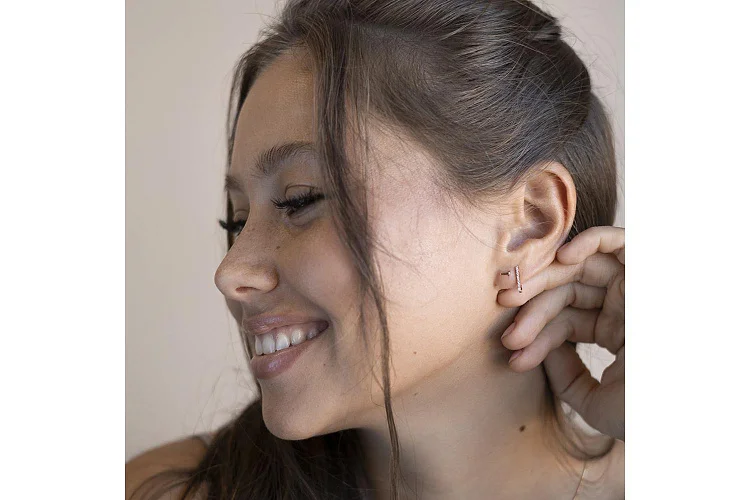 Серьги-пусеты Дорожки из красного золота с 18 фианитами