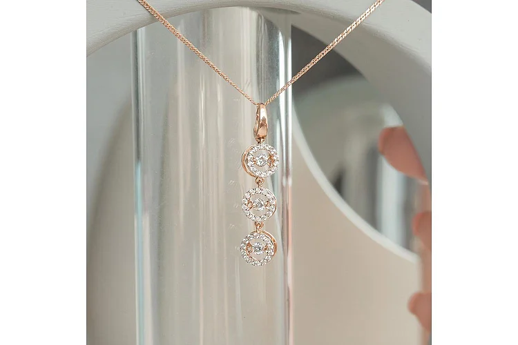 Подвеска из красного золота с 45 фианитами