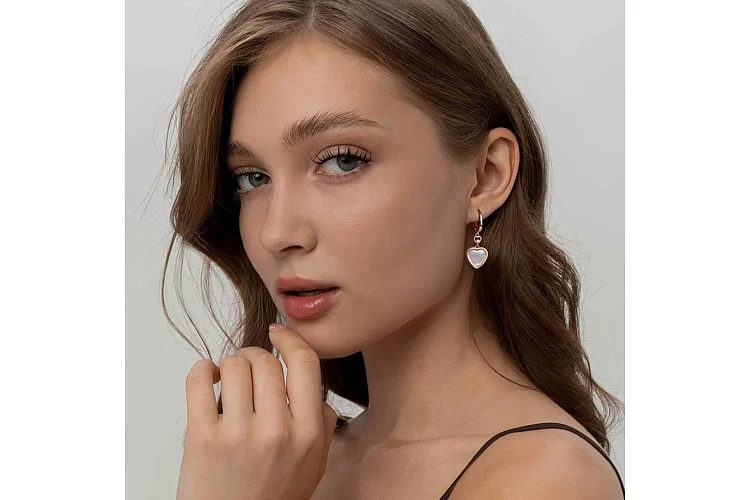 Серьги Сердца из красного золота с перламутром и 2 фианитами