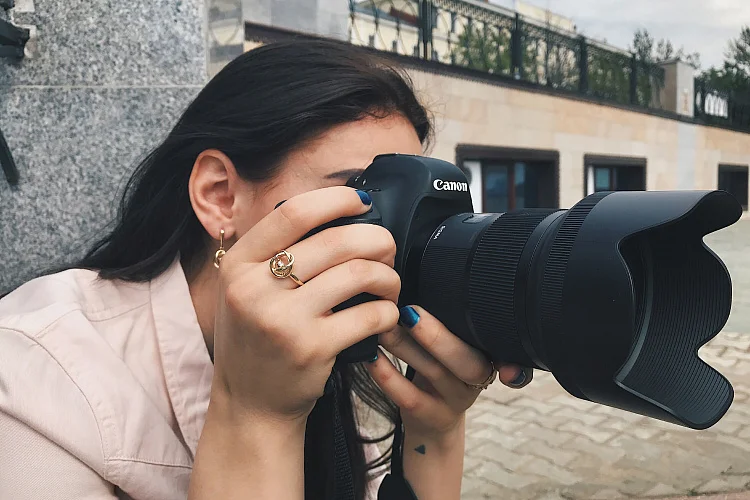 Кольцо из жёлтого золота с фианитом