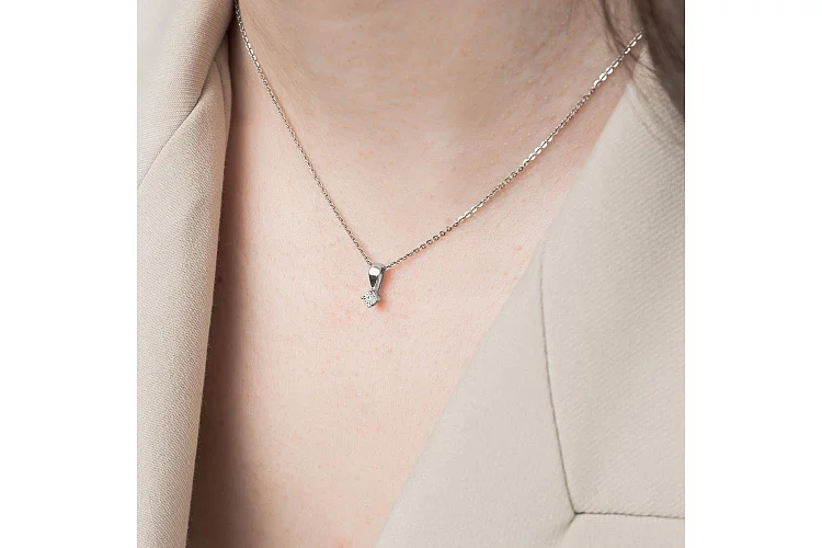 Подвеска из белого золота с бриллиантом