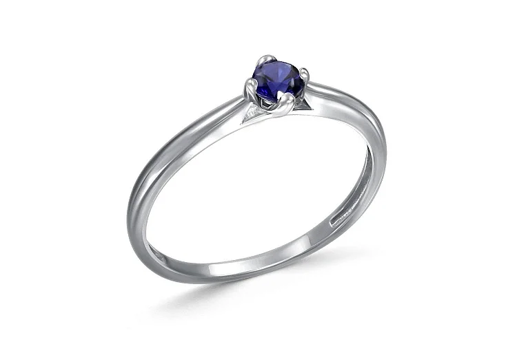 Кольцо из белого золота с корундом