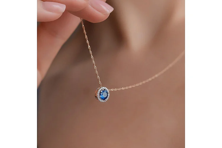 Подвеска из красного золота с 23 фианитами