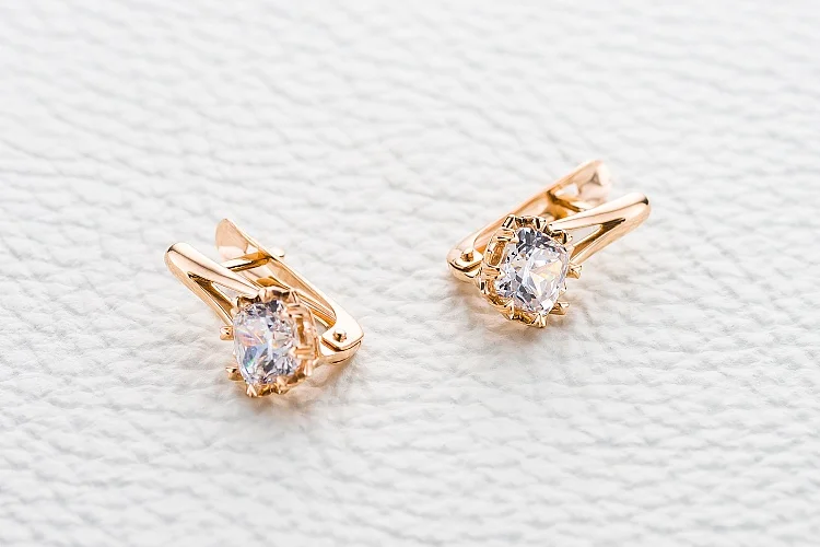 Серьги из красного золота с 2 кристаллами swarovski