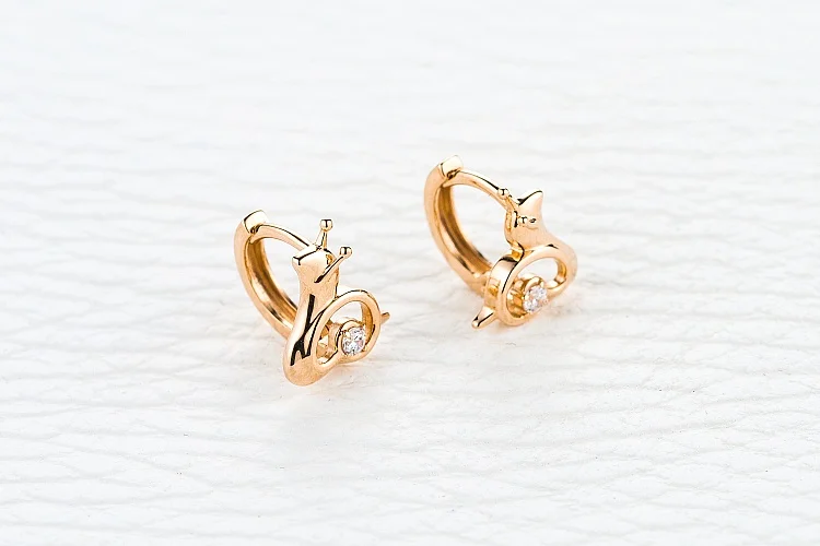 Детские серьги Улитки из красного золота с 2 фианитами