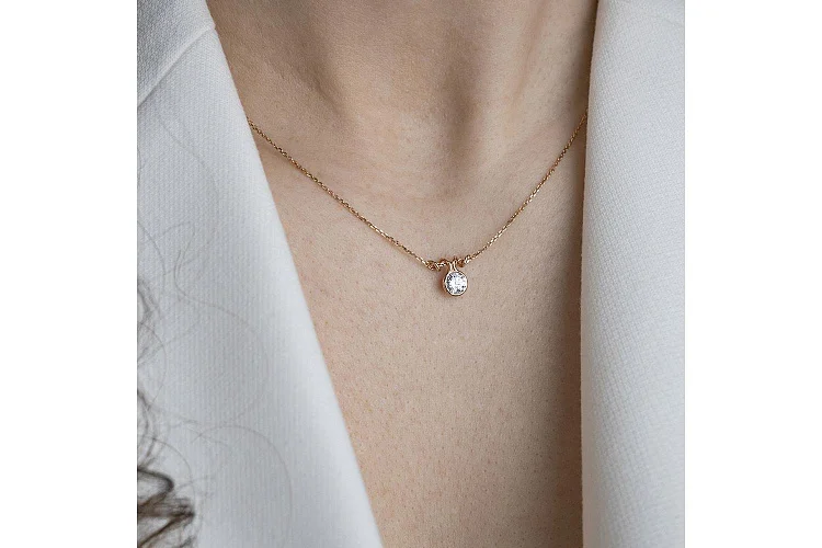 Колье из красного золота с кристаллом swarovski