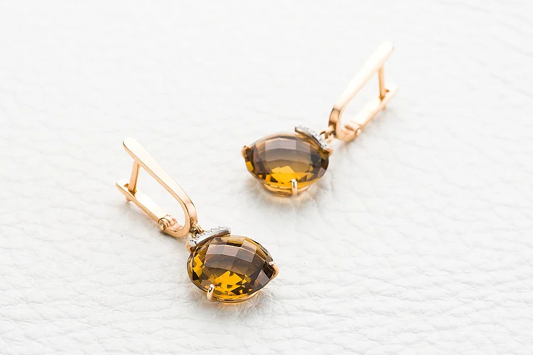 Серьги из красного золота с 2 цитринами и 10 фианитами