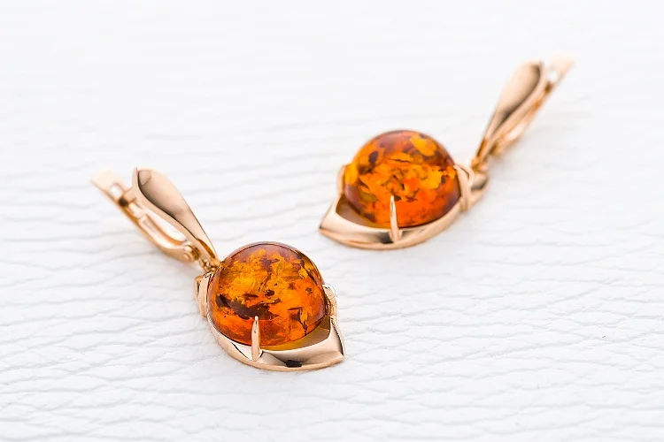 Серьги из красного золота с янтарём