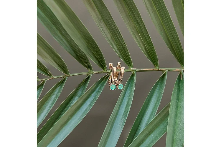 Серьги из красного золота с 2 изумрудами