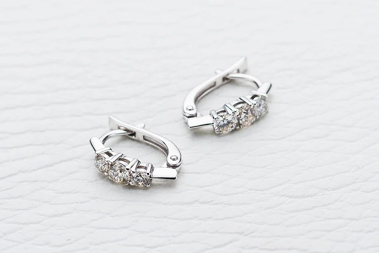 Серьги из белого золота с 6 бриллиантами