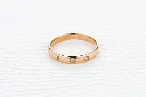 Обручальное кольцо из красного золота с 3 бриллиантами