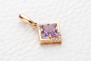 Подвеска Квадрат из красного золота с аметистом и 10 фианитами