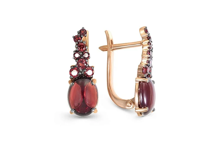 Серьги из красного золота с 18 гранатами