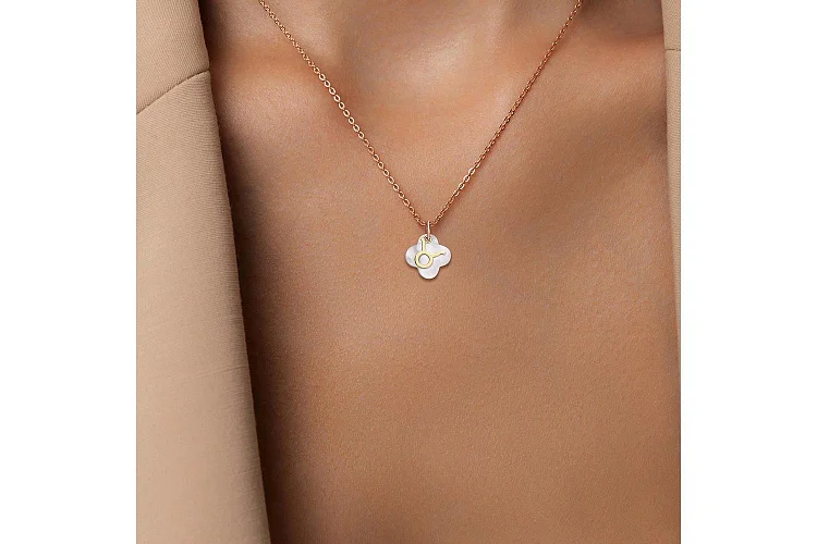 Подвеска Телец из жёлтого золота с перламутром