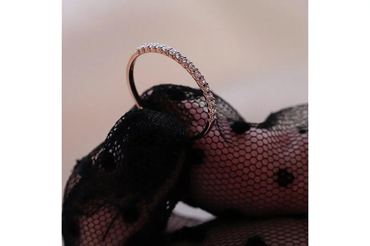 Кольцо Дорожка из красного золота с 16 фианитами