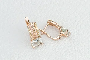 Серьги из красного золота с 2 празиолитами и 28 фианитами