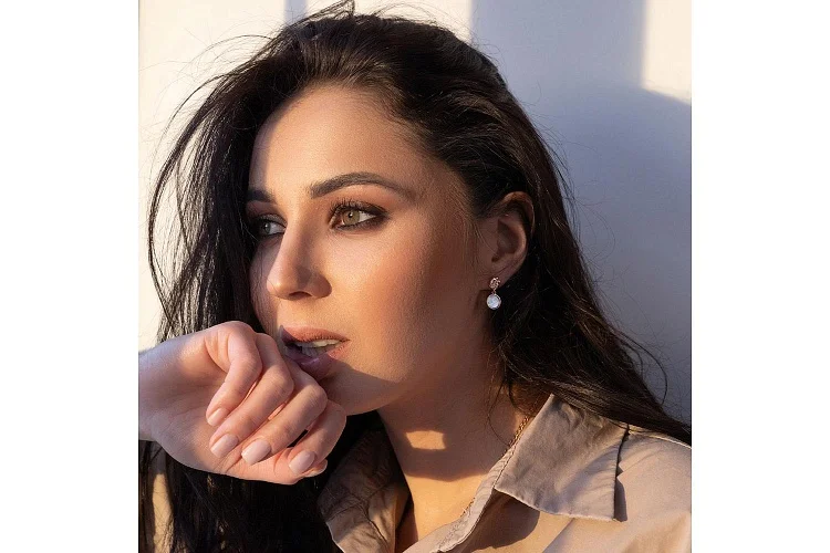 Серьги-пусеты из красного золота с перламутром