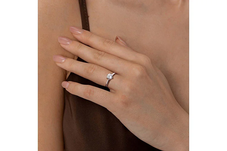 Кольцо из белого золота с фианитом