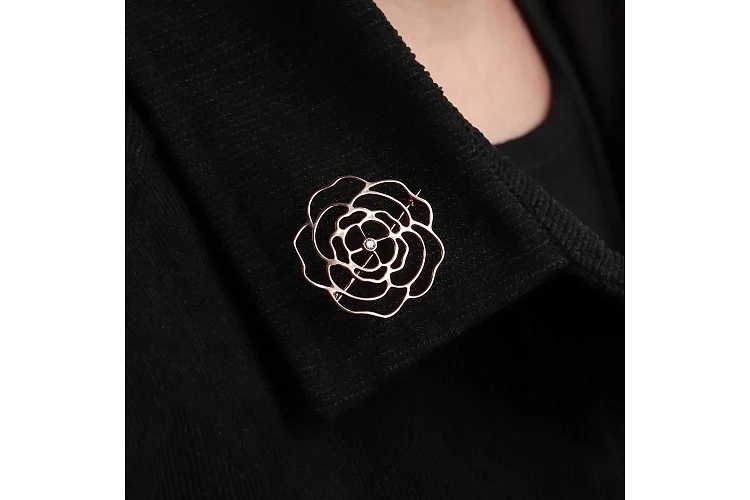 Брошь Цветок из красного золота с фианитом