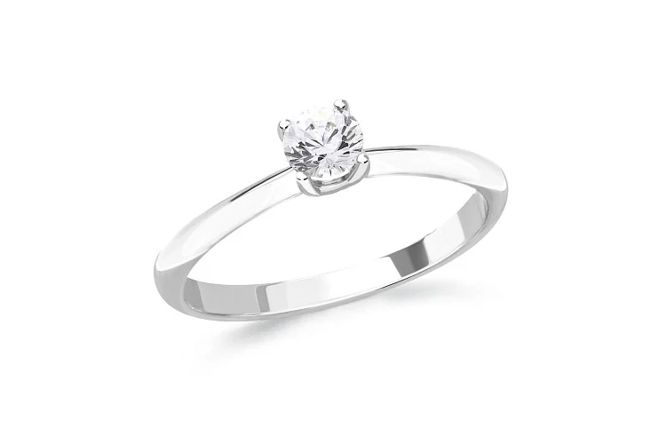 Кольцо из белого золота с выращенным бриллиантом