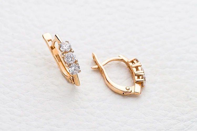 Серьги из красного золота с 6 бриллиантами