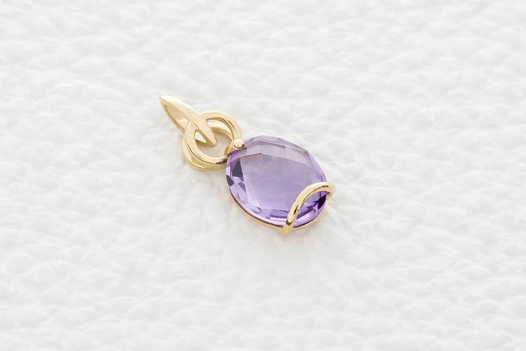 Подвеска из жёлтого золота с аметистом