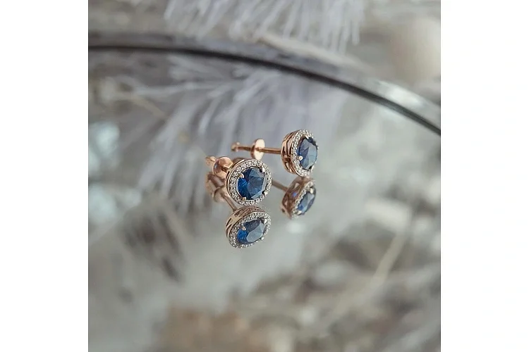 Серьги-пусеты из красного золота с 46 фианитами