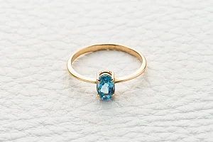 Детское кольцо из красного золота с топазом swiss