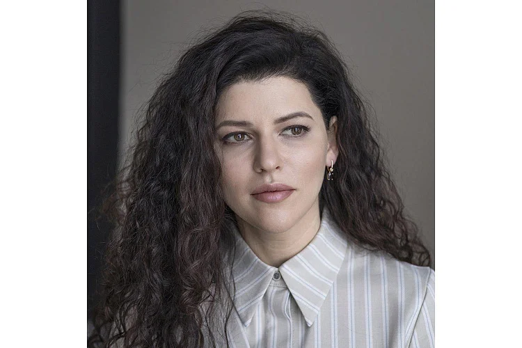 Серьги из красного золота с 2 гранатами