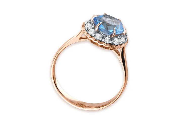 Кольцо из красного золота с топазом swiss и 12 фианитами